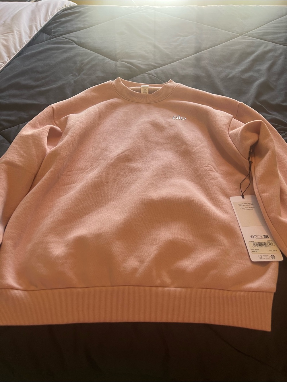 ALO Yoga Women’s   Dusty Pink Crewneck Sweatshirt